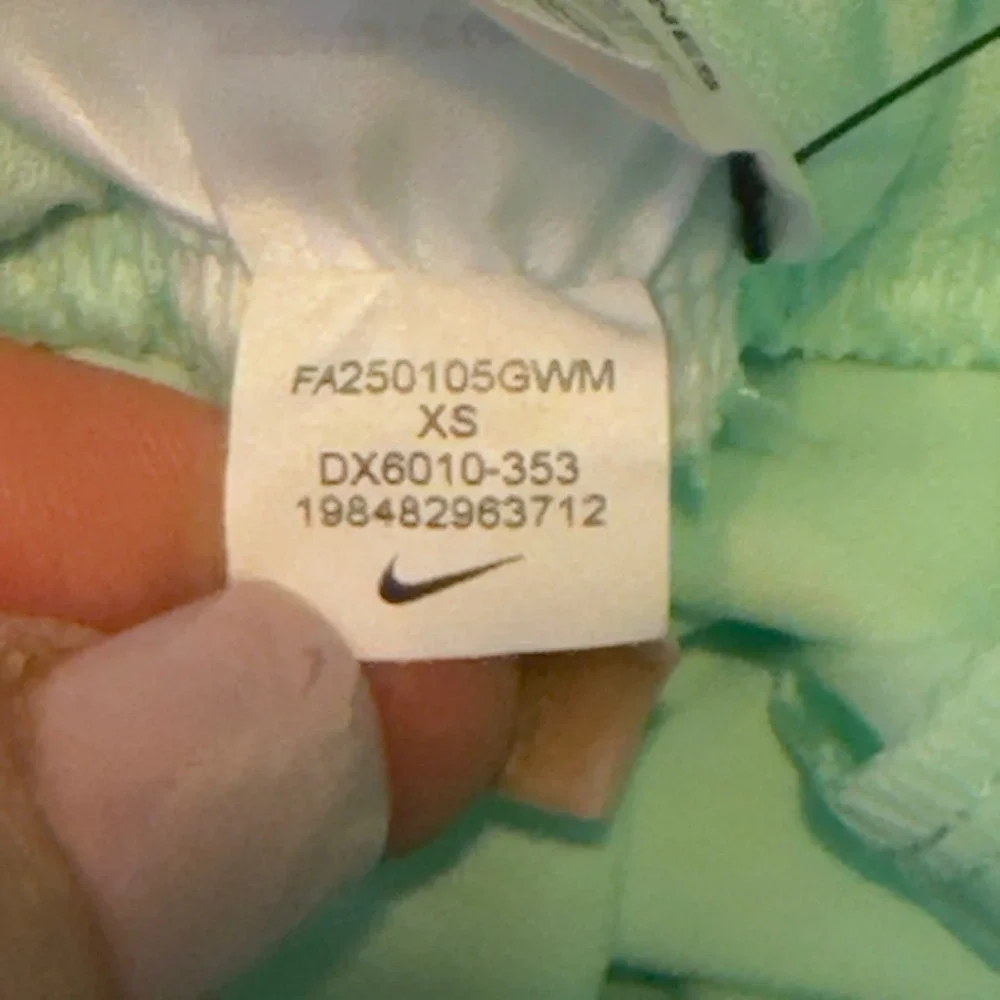 636 | NWT Nike Dri-FIT Women XS Smocked Waist Training Shorts Mint Green